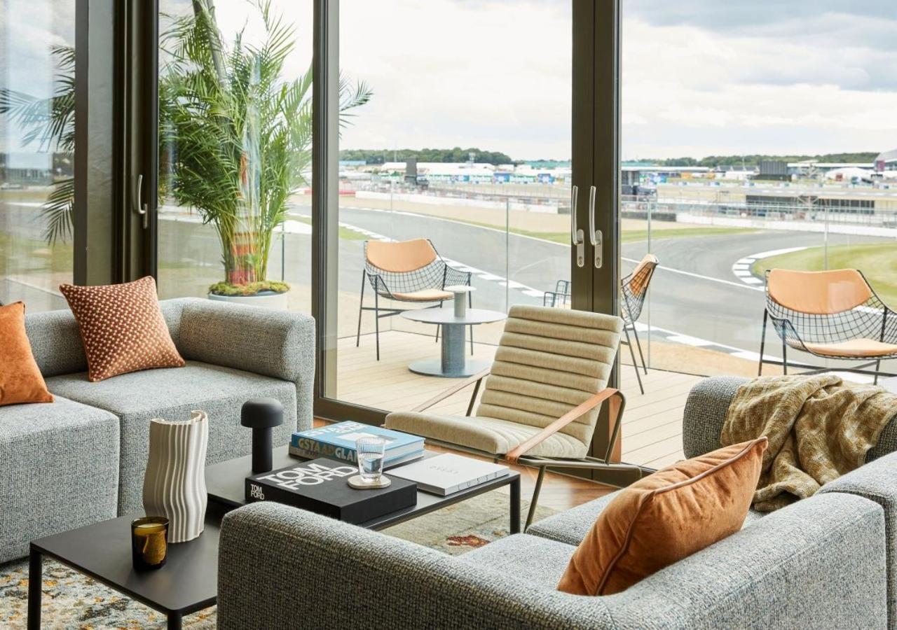 Escapade Silverstone Towcester Bagian luar foto